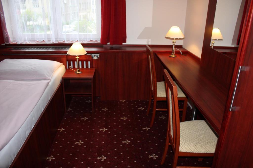 Hotel Hynek Náchod エクステリア 写真